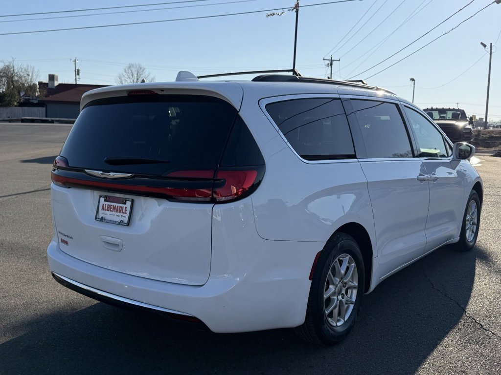 Used 2022 Chrysler Pacifica Touring-L image 3