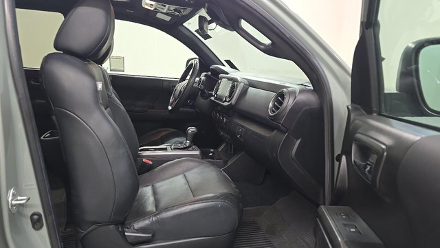 Used 2023 Toyota Tacoma TRD Off-Road w/ TRD Premium Off Road Package AWD/4WD image 13