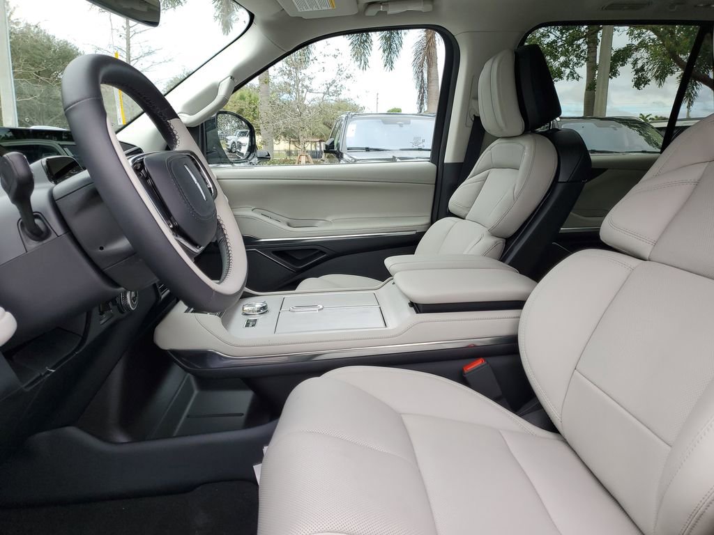 New 2025 Lincoln Navigator L Reserve image 22
