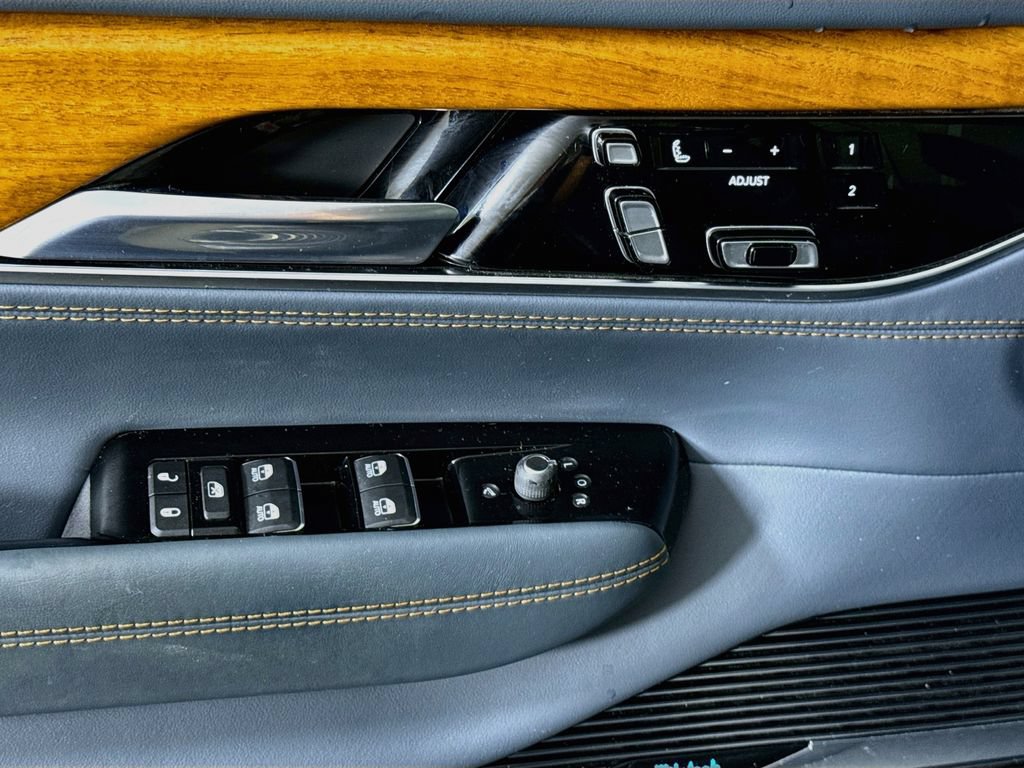 Used 2022 Jeep Grand Wagoneer Series II w/ Convenience Group III AWD/4WD image 27