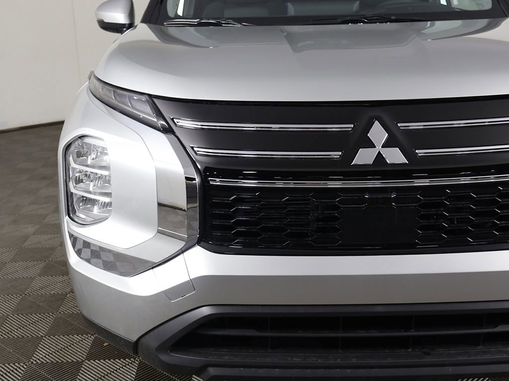 New 2026 Mitsubishi Outlander ES FWD image 12