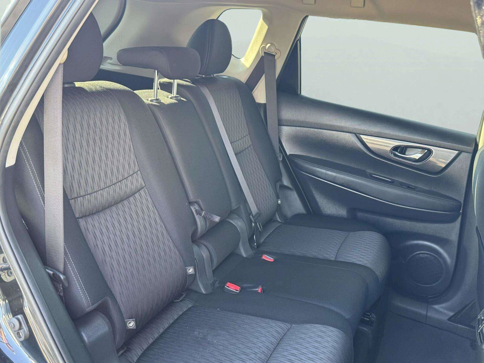 Used 2019 Nissan Rogue SV FWD image 34