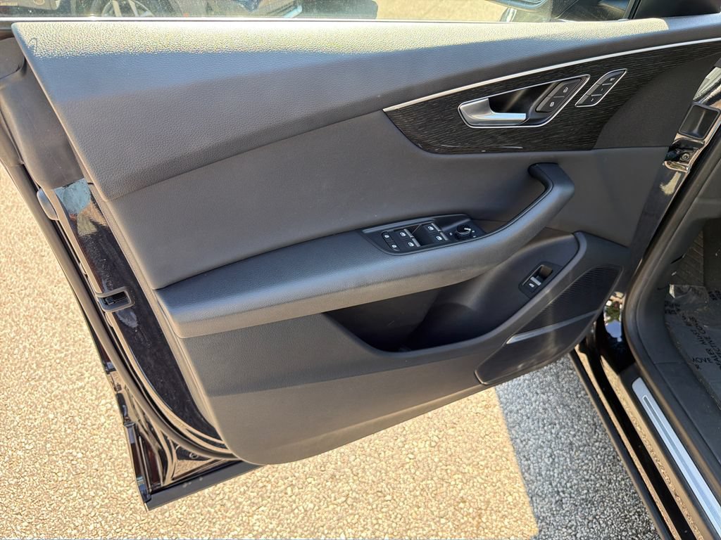 Used 2019 Audi Q8 Premium Plus w/ Premium Plus AWD/4WD image 10