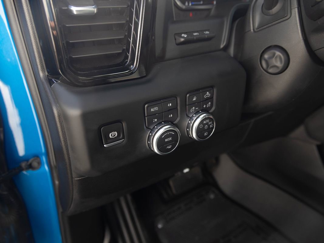 Used 2024 GMC Sierra 1500 AT4 w/ Technology Package AWD/4WD image 16