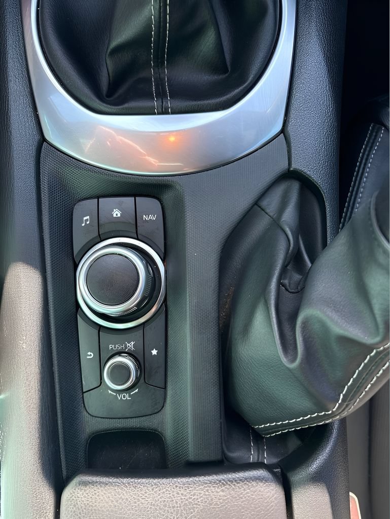 Used 2021 MAZDA MX-5 Miata RF Grand Touring RWD image 19