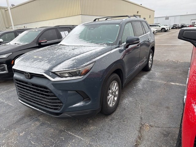 Used 2024 Toyota Grand Highlander XLE image 2