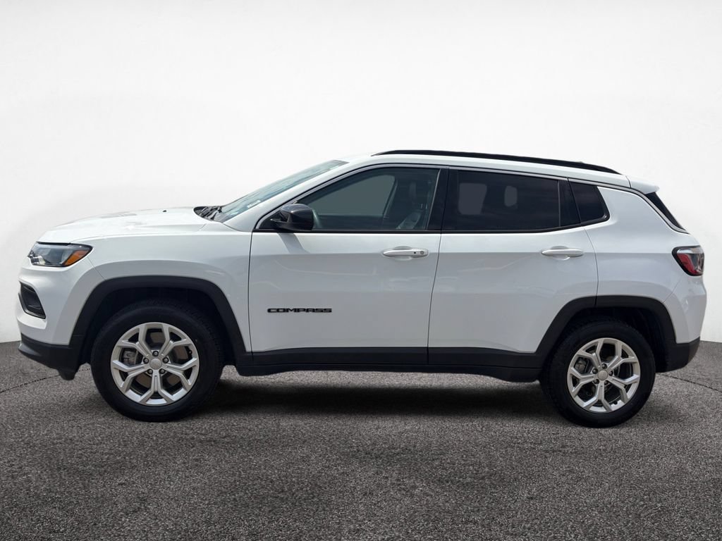 Certified 2024 Jeep Compass Latitude AWD/4WD image 2