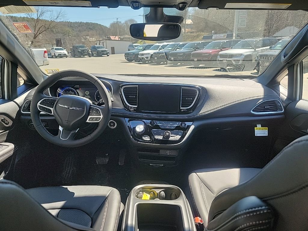 New 2026 Chrysler Pacifica Select image 17