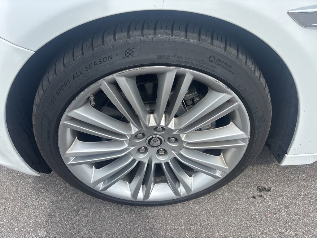Used 2011 Jaguar XJ L RWD image 6