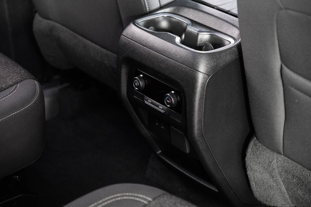 Used 2024 Chevrolet Traverse LT w/ Midnight/Sport Edition FWD image 37
