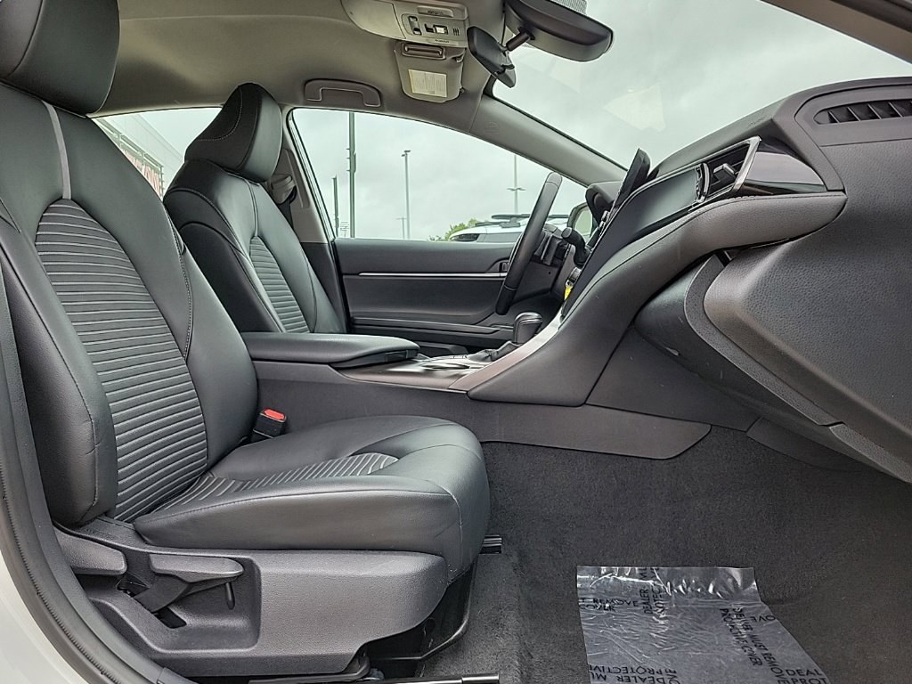 Used 2023 Toyota Camry SE FWD image 14