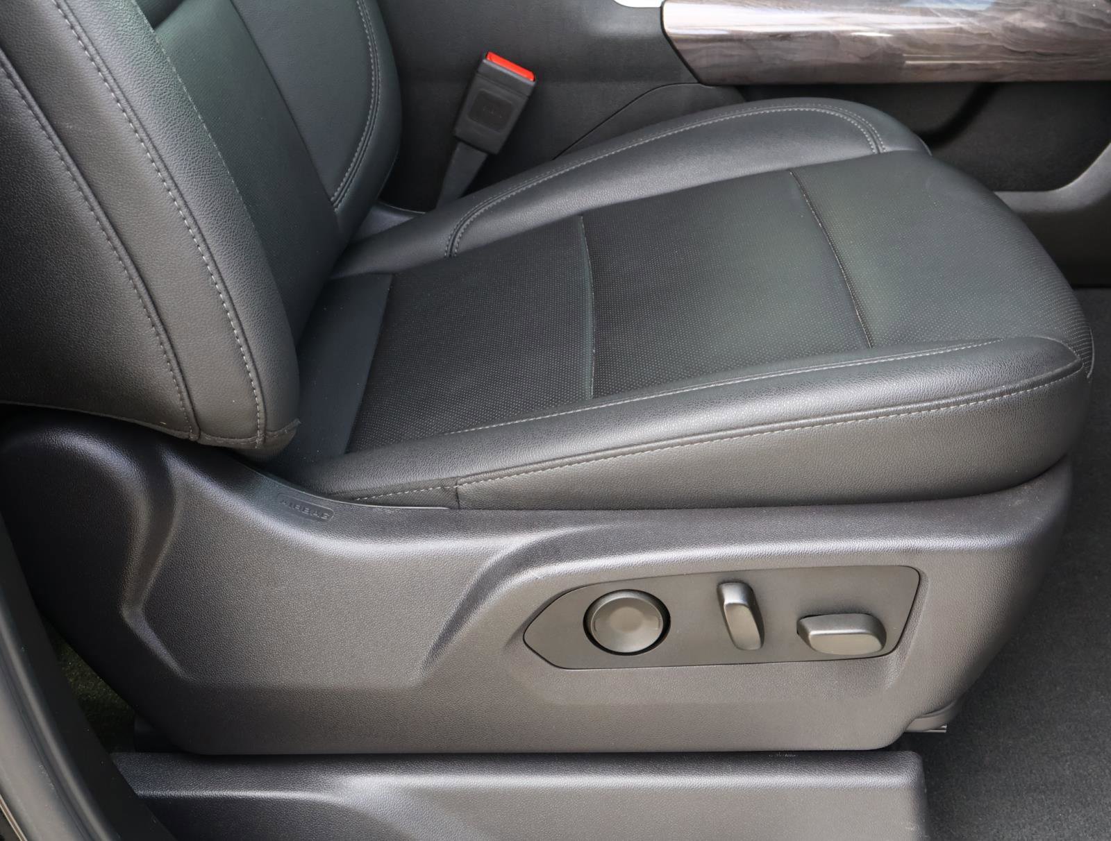 Used 2025 Chevrolet Silverado 3500 LTZ w/ LTZ Texas Edition image 20