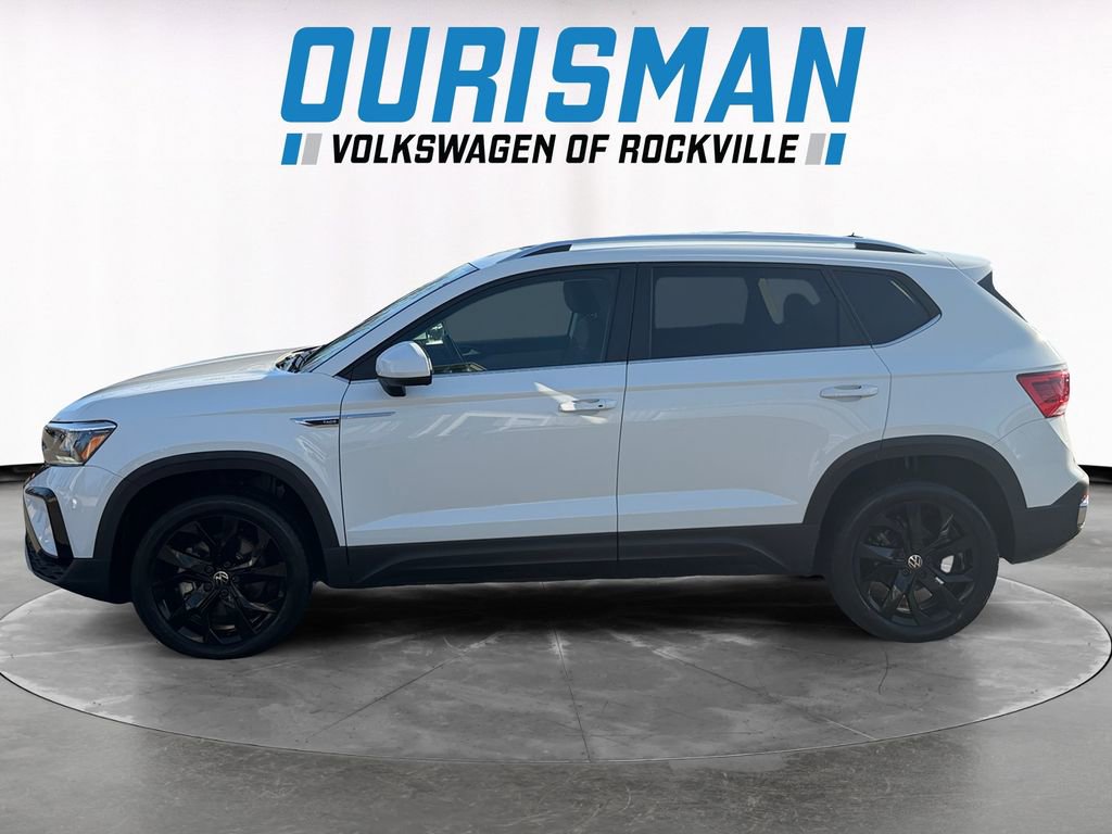Used 2024 Volkswagen Taos SE image 3