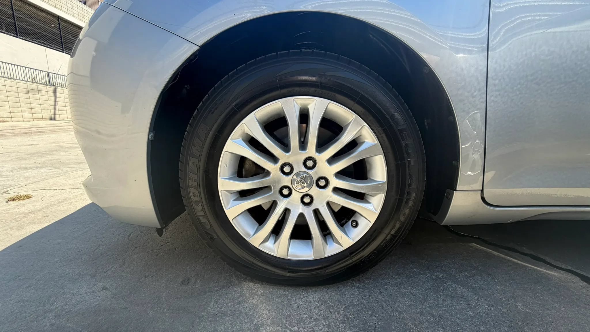 Used 2013 Toyota Sienna XLE FWD image 19