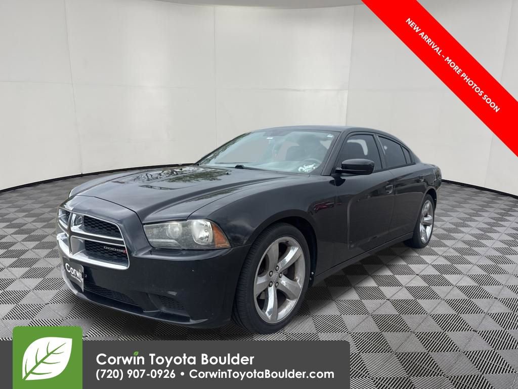 Used 2013 Dodge Charger SE RWD image 3