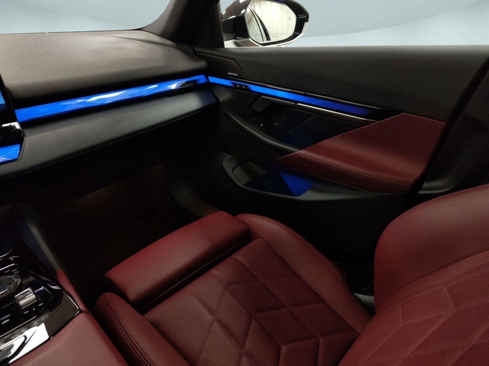 Certified 2025 BMW 540i xDrive image 28