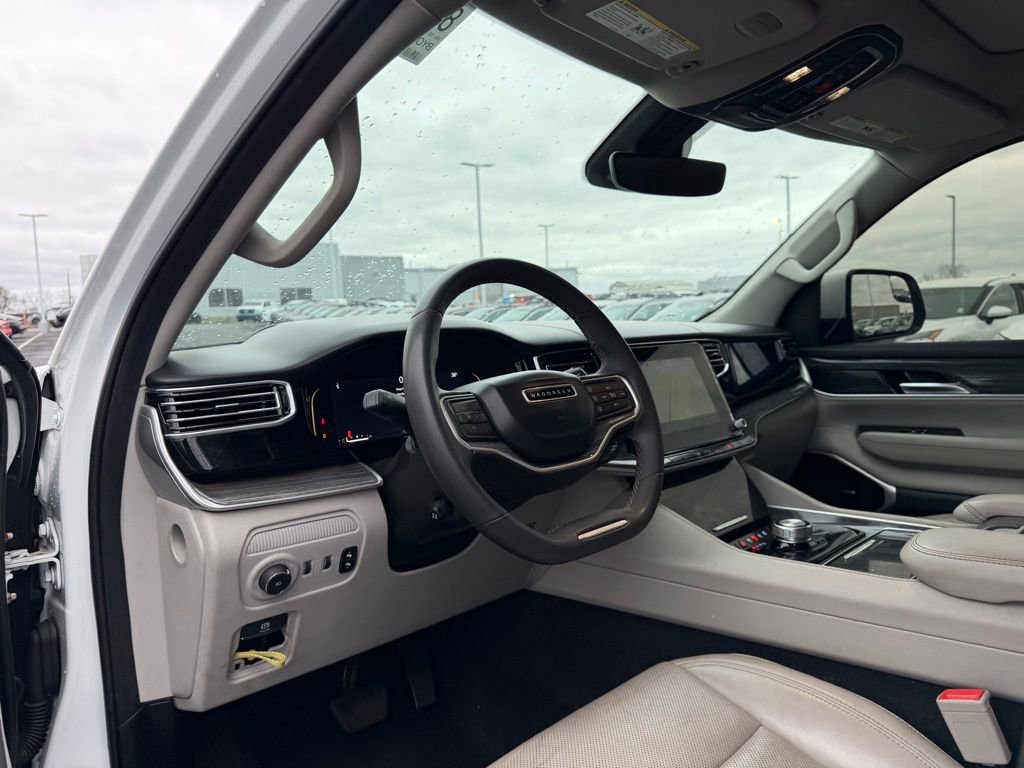 Used 2022 Jeep Wagoneer Series III w/ Premium Group I image 11