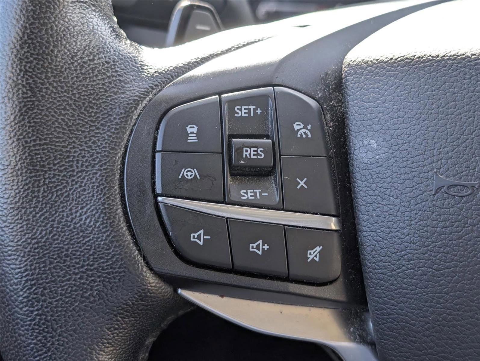 Used 2020 Ford Explorer Limited image 24