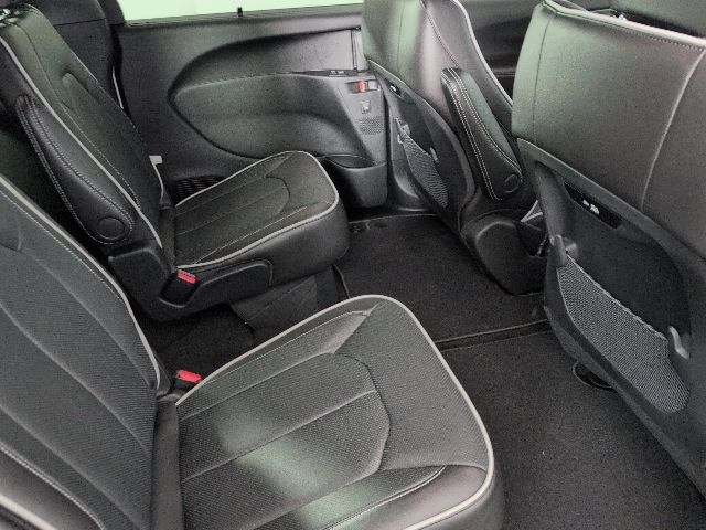 New 2026 Chrysler Pacifica Limited FWD image 11