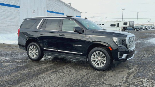Used 2024 GMC Yukon Denali w/ Advanced Technology Package image 2
