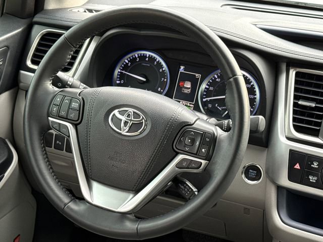 Used 2019 Toyota Highlander Limited image 14