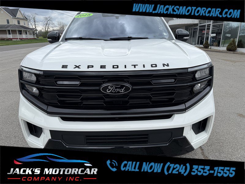 Used 2025 Ford Expedition Platinum w/ Stealth Appearance Package AWD/4WD image 13