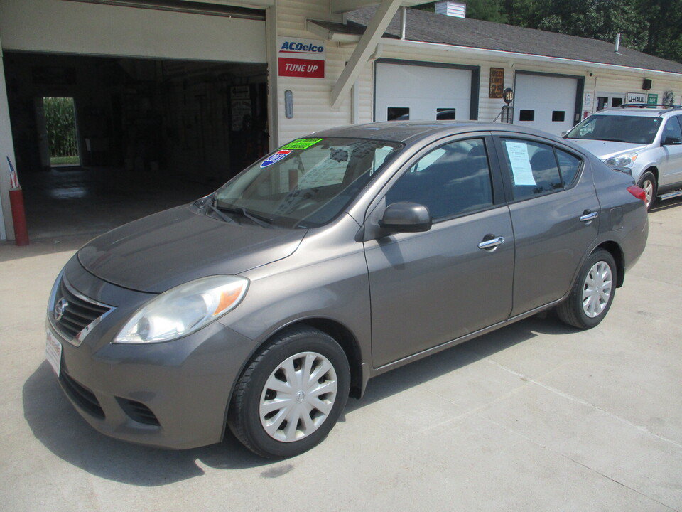 Used 2013 Nissan Versa SV w/ Convenience Pkg FWD image 11