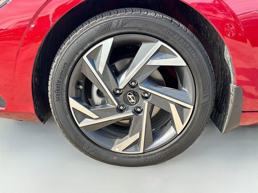 Certified 2025 Hyundai Elantra Sport image 28