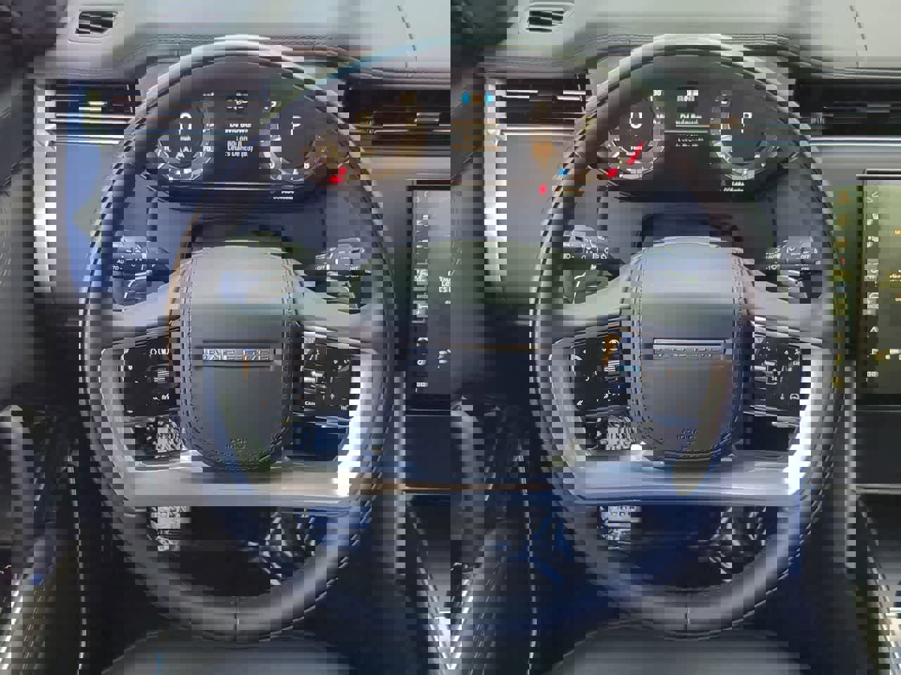 Used 2025 Land Rover Range Rover SE image 25