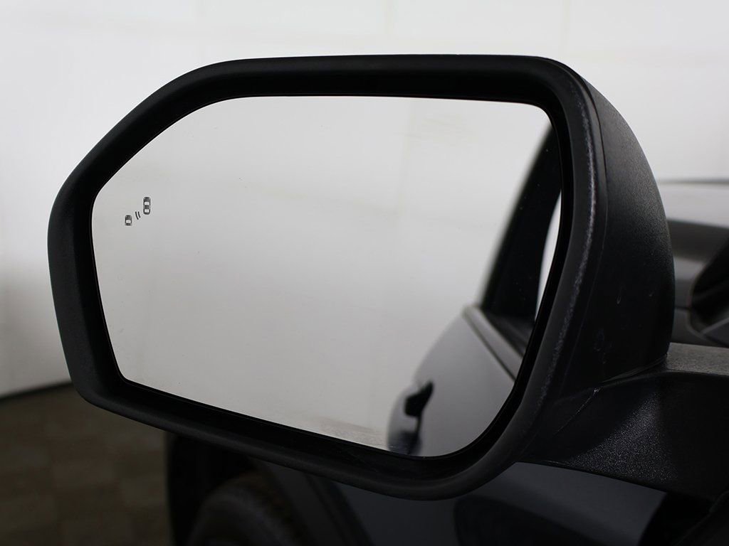 Used 2022 Ford Explorer XLT image 32