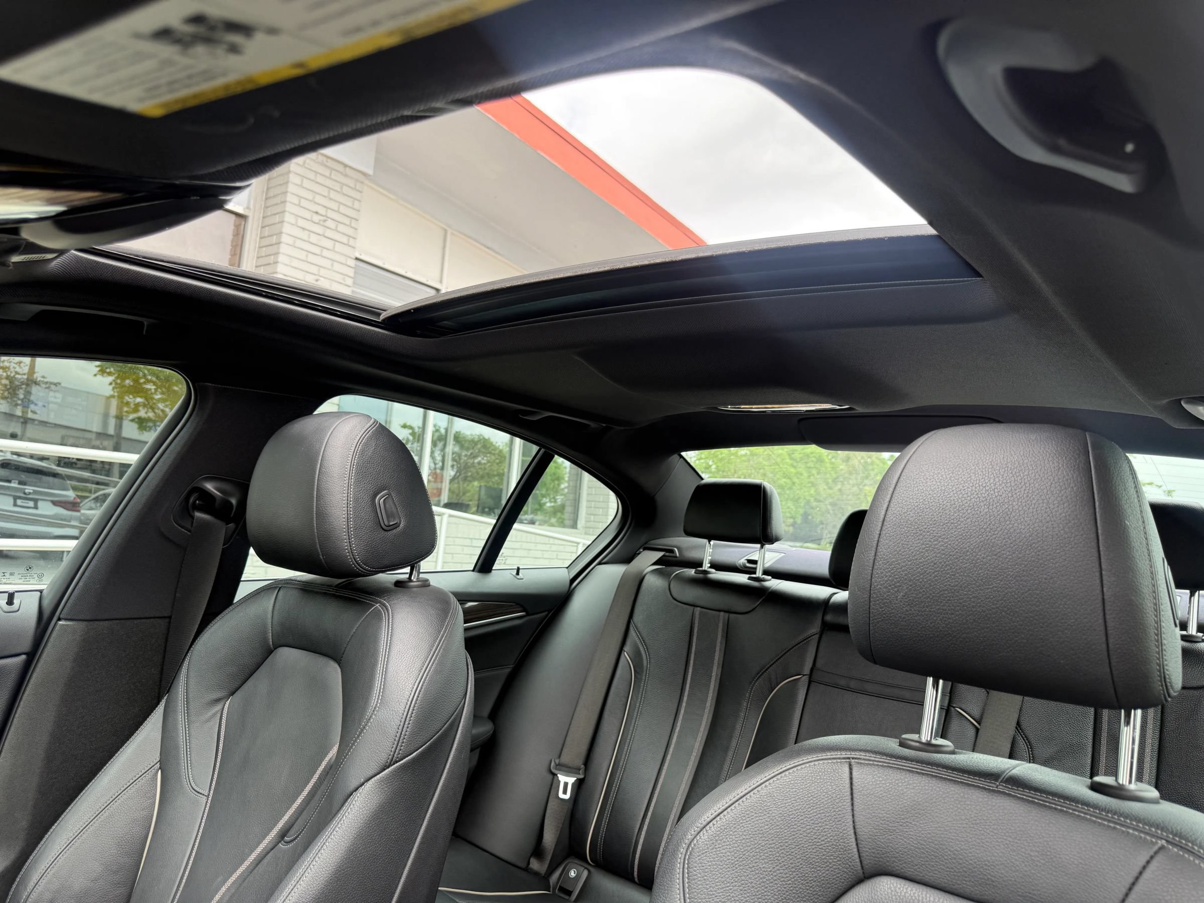 Used 2019 BMW 530i w/ Convenience Package RWD image 29