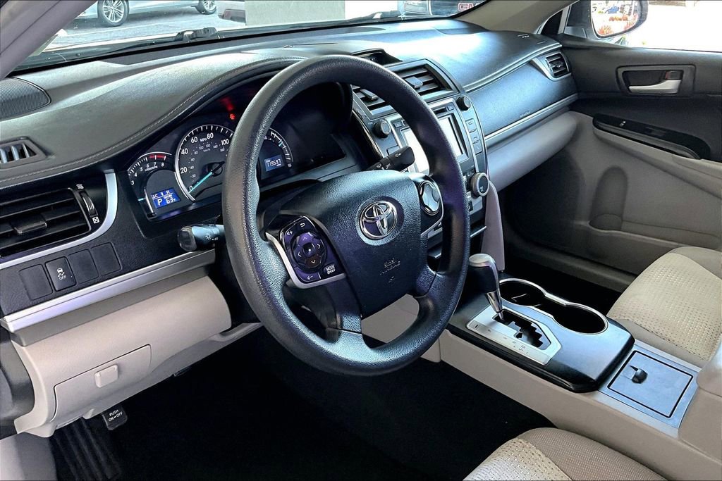 Used 2014 Toyota Camry LE image 17