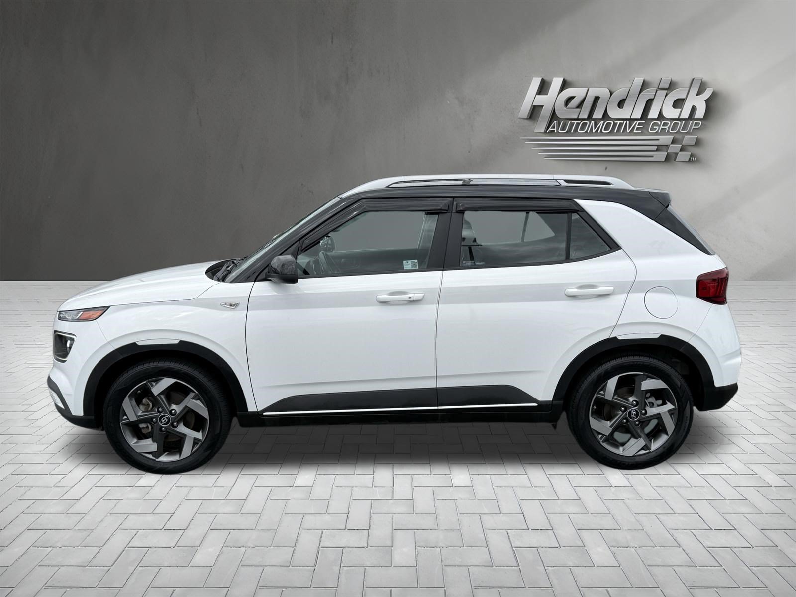 Used 2024 Hyundai Venue Limited FWD image 7