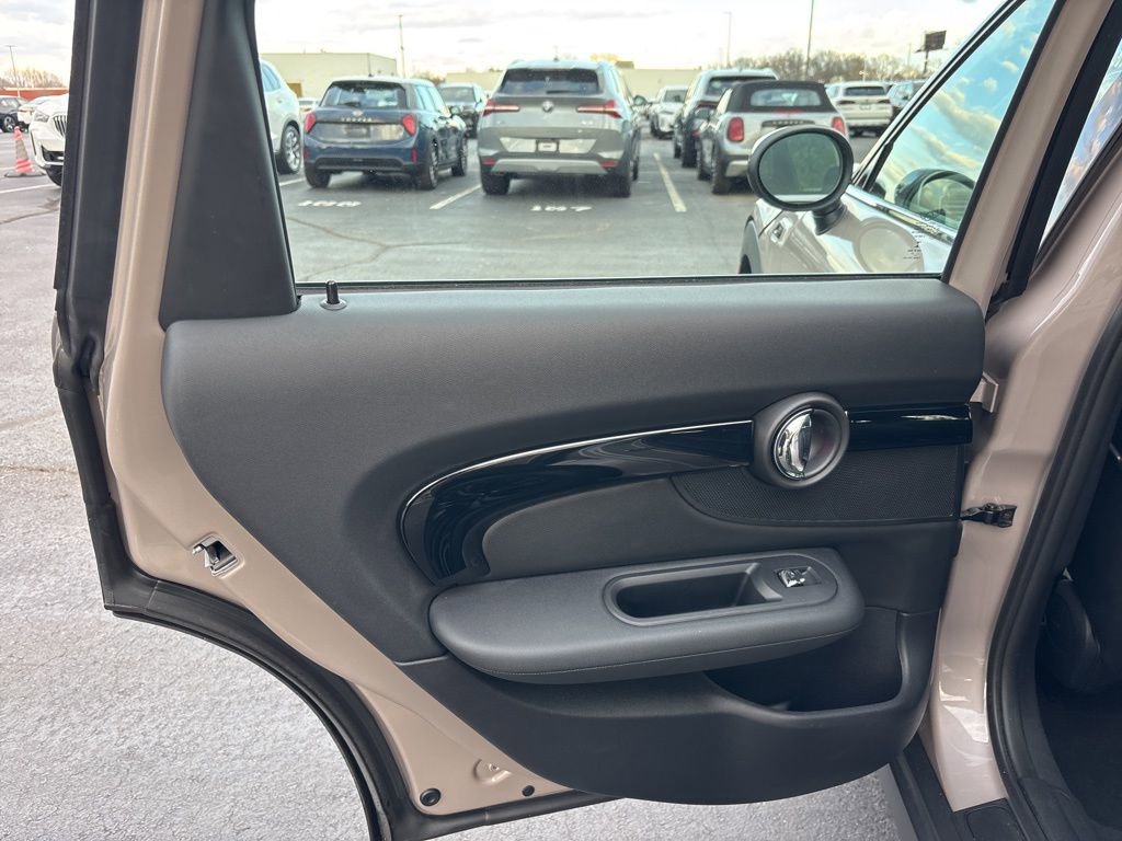 Used 2022 MINI Cooper Clubman S w/ Premium Package image 11