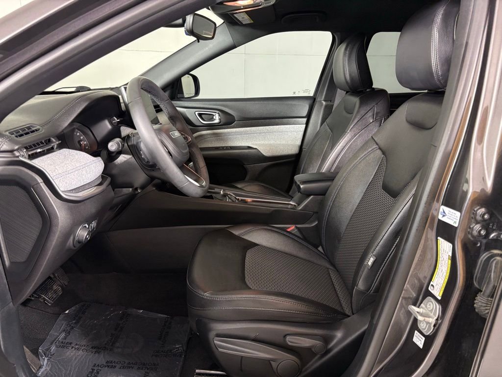 Used 2024 Jeep Compass Latitude AWD/4WD image 16