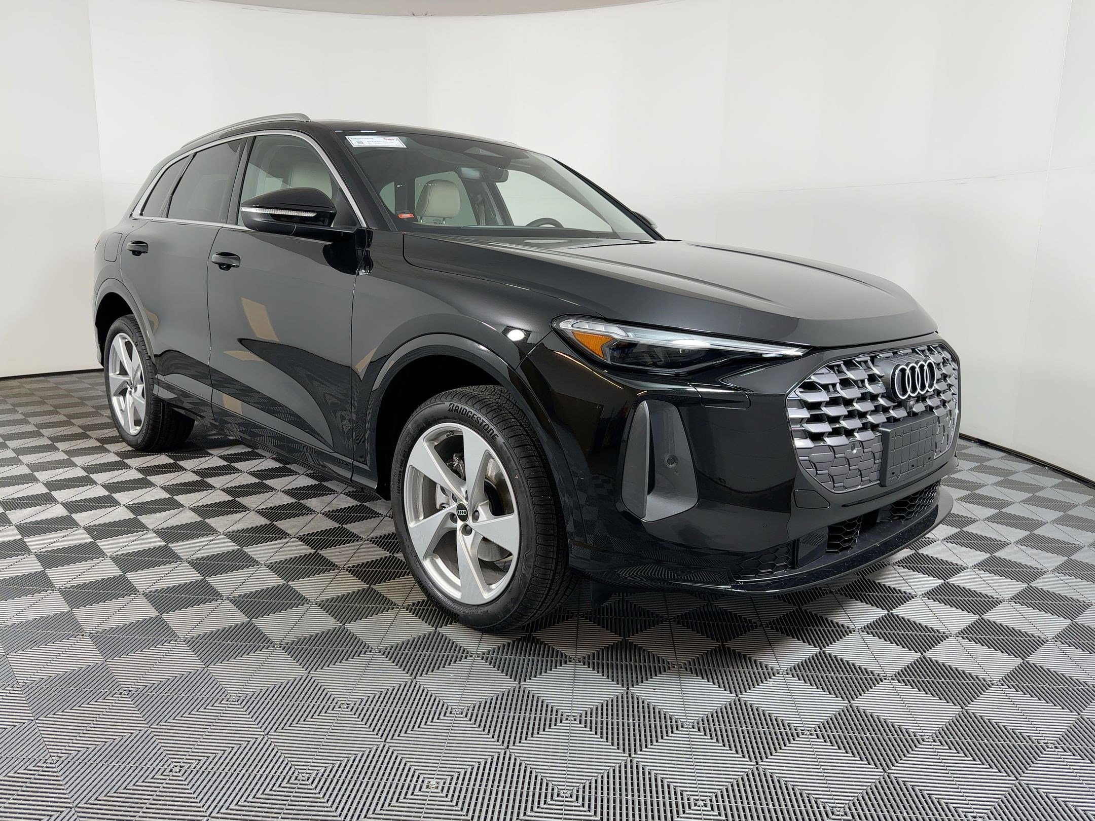 New 2025 Audi Q5 Premium Plus image 17