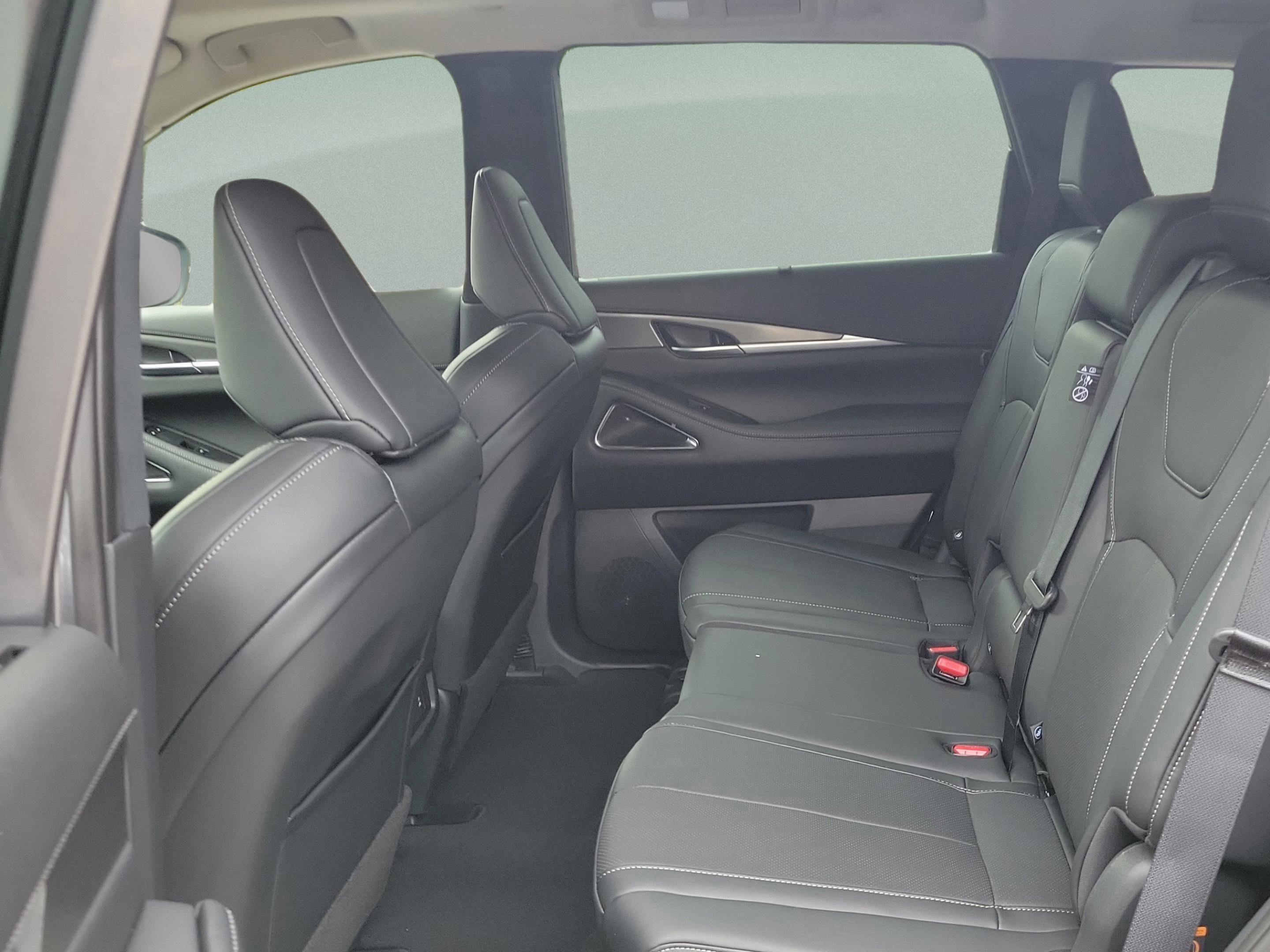 Certified 2026 INFINITI QX60 Luxe w/ Cargo Package image 10
