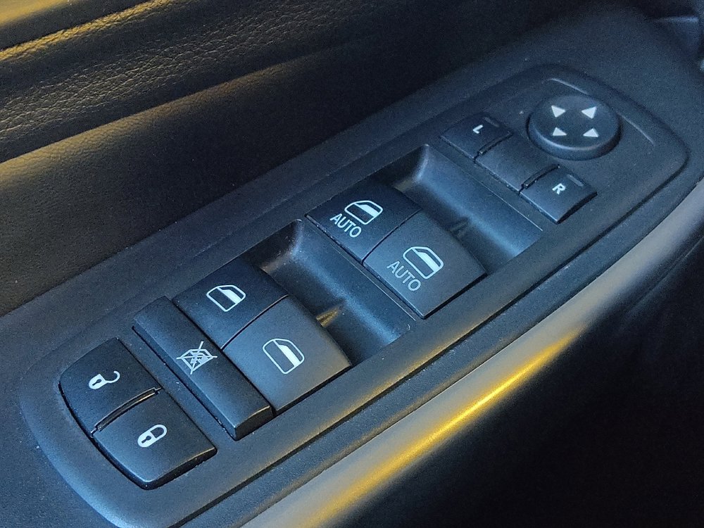 Used 2019 Jeep Cherokee Latitude Plus AWD/4WD image 27