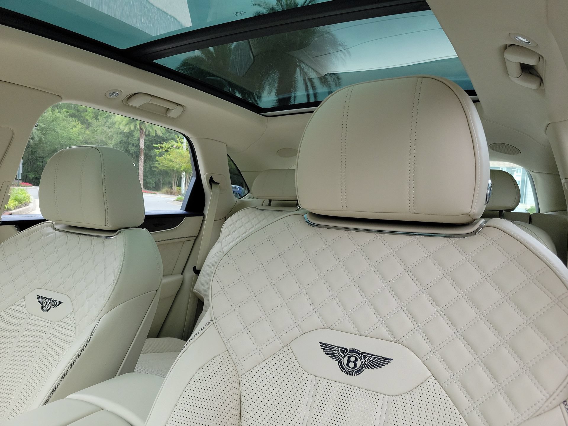 Certified 2022 Bentley Bentayga AWD/4WD image 31