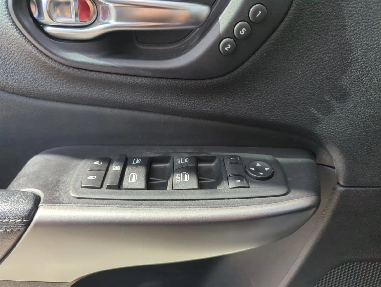 Used 2020 Jeep Cherokee Limited FWD image 26