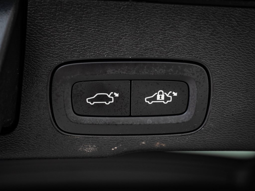 Used 2025 Volvo XC60 B5 Ultra w/ Protection Package Premier image 22
