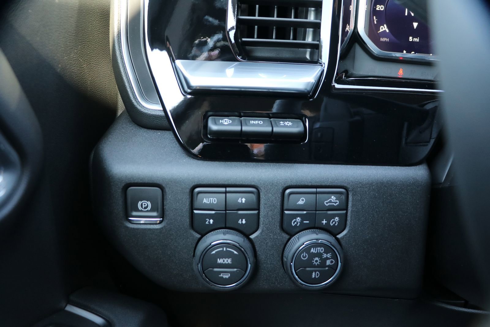 New 2026 Chevrolet Silverado 1500 LTZ w/ Technology Package image 12