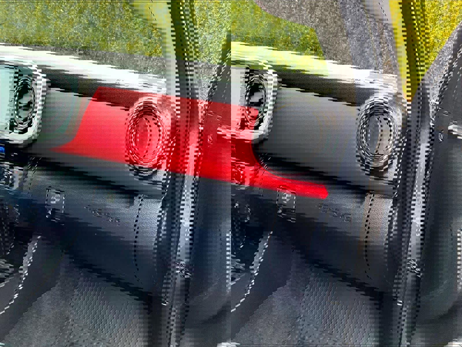 Used 2023 Toyota Tacoma SR5 AWD/4WD image 13