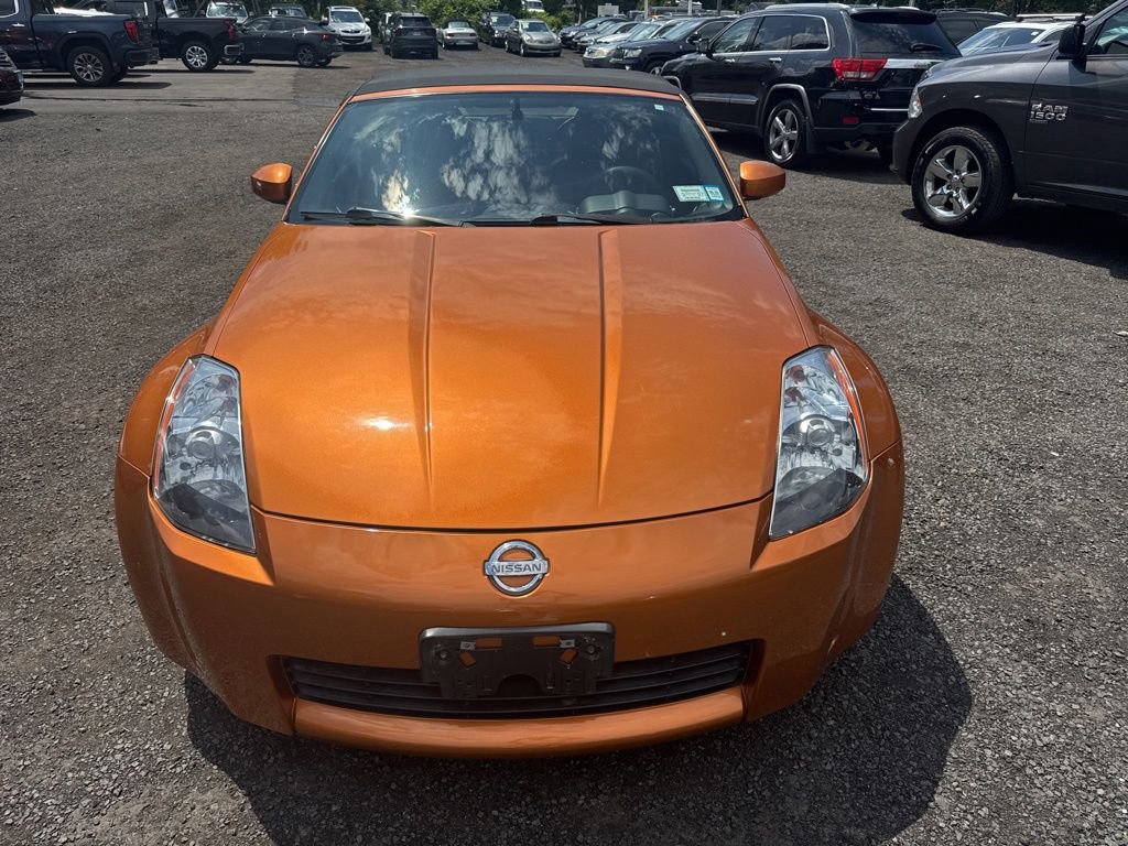 Used 2005 Nissan 350Z Touring RWD image 3