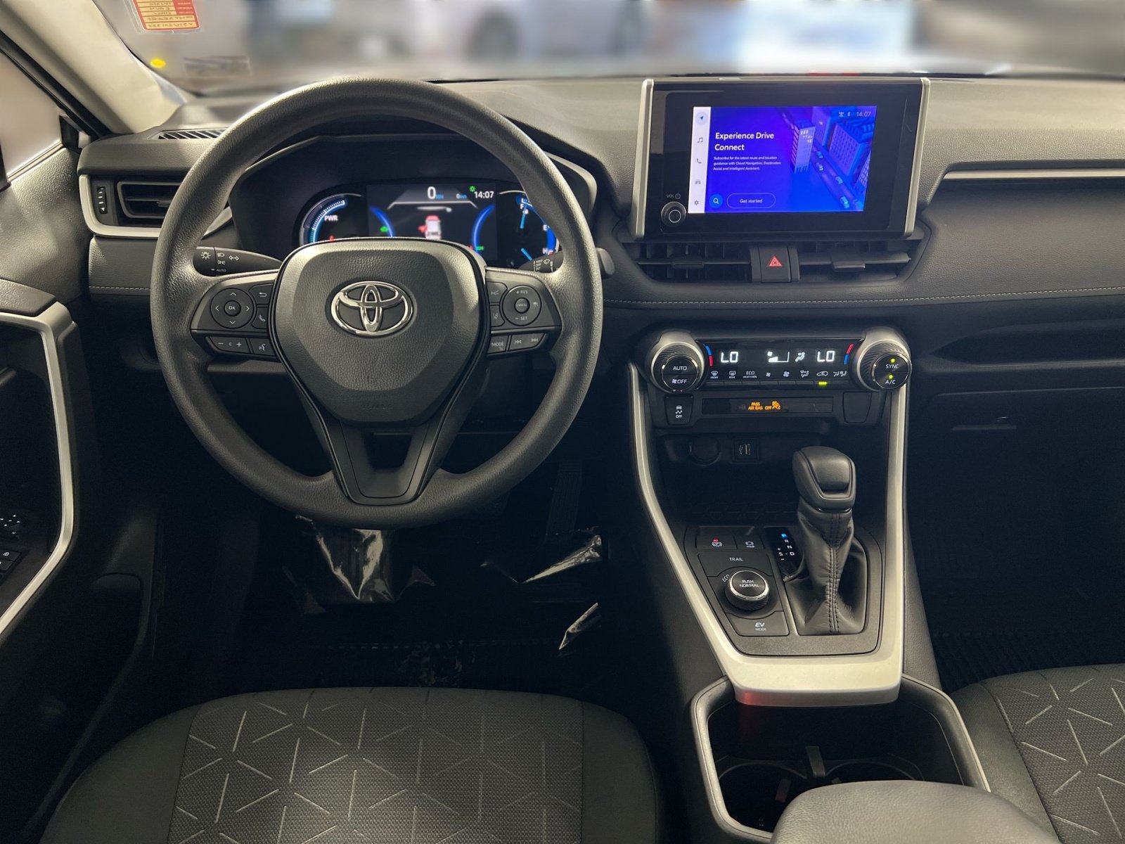 Used 2025 Toyota RAV4 XLE AWD/4WD image 23