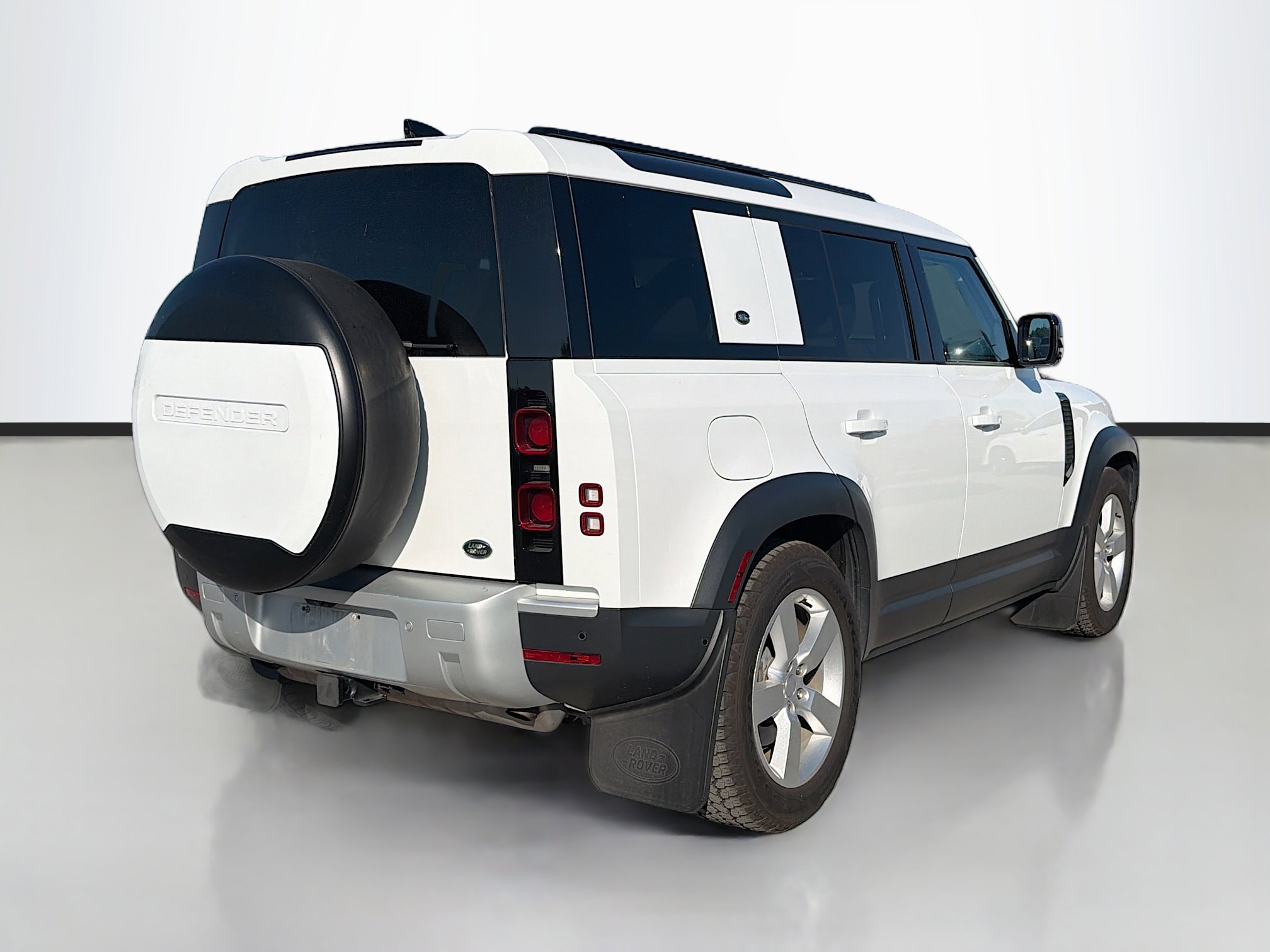 Used 2022 Land Rover Defender 110 SE image 5