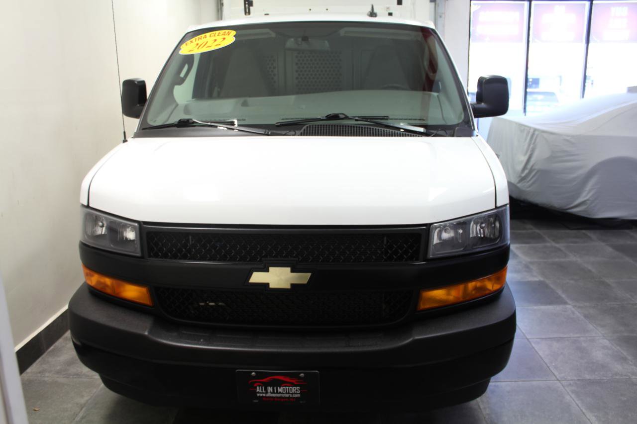 Used 2022 Chevrolet Express 3500 Extended w/ Driver Convenience Package RWD image 2