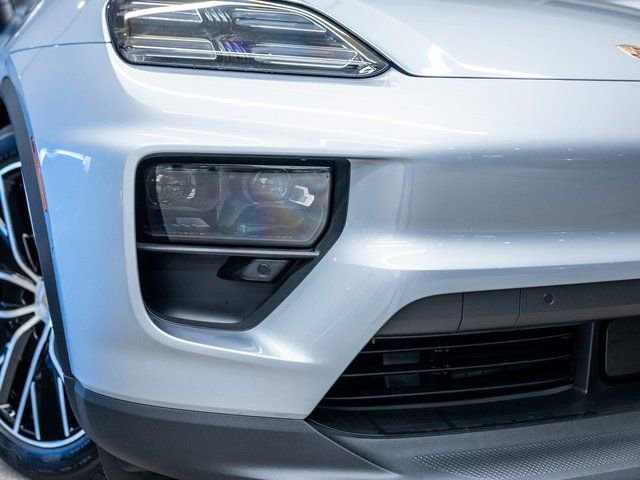 Certified 2025 Porsche Macan Electric image 17