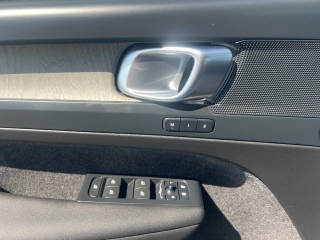 Used 2025 Volvo XC40 B5 Core w/ Climate Package image 21