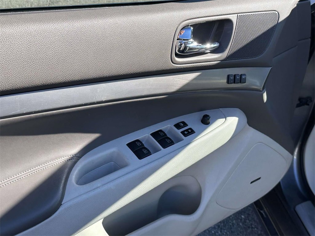 Used 2013 INFINITI G37 Journey w/ Premium Pkg image 18